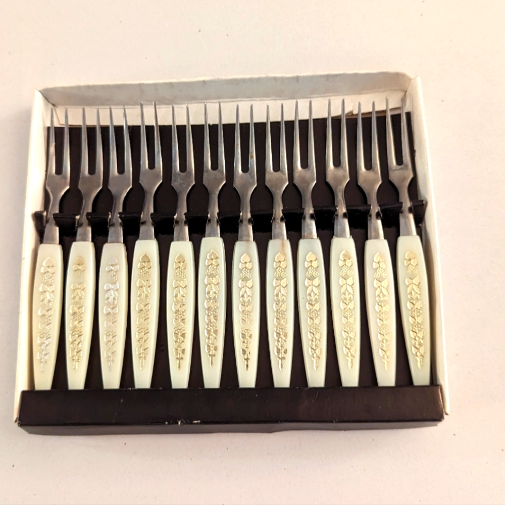 Retro serving forks